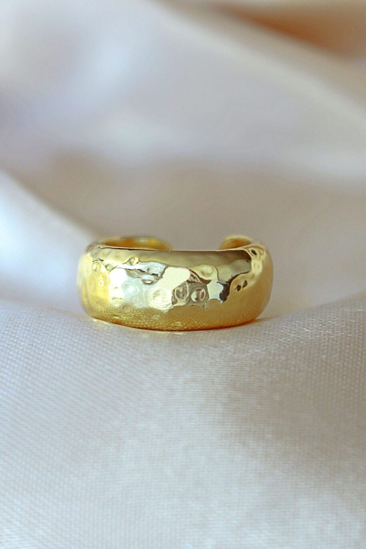 8 karat adjustable gold ring
