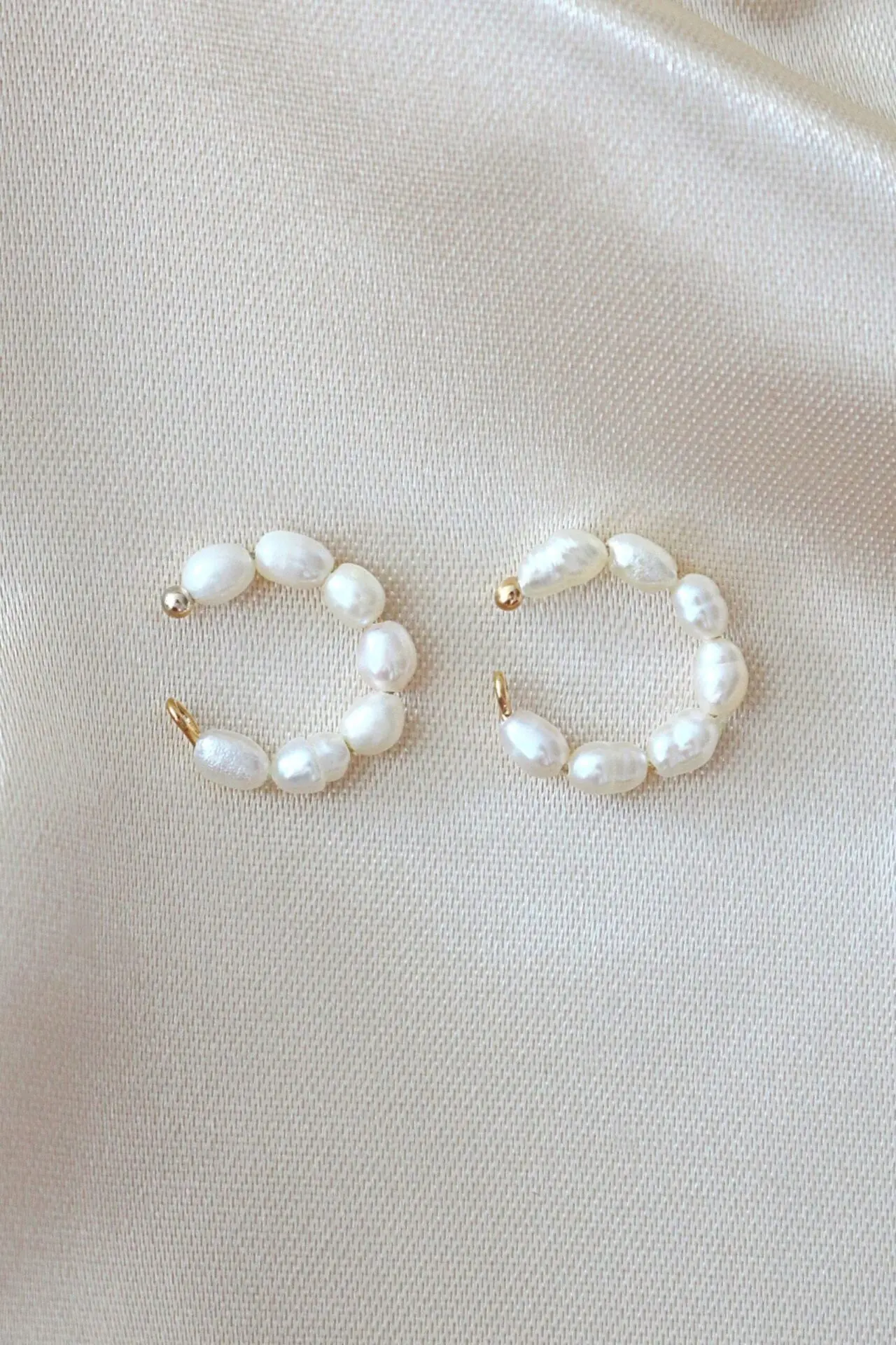 18 karat pearl ear cuff