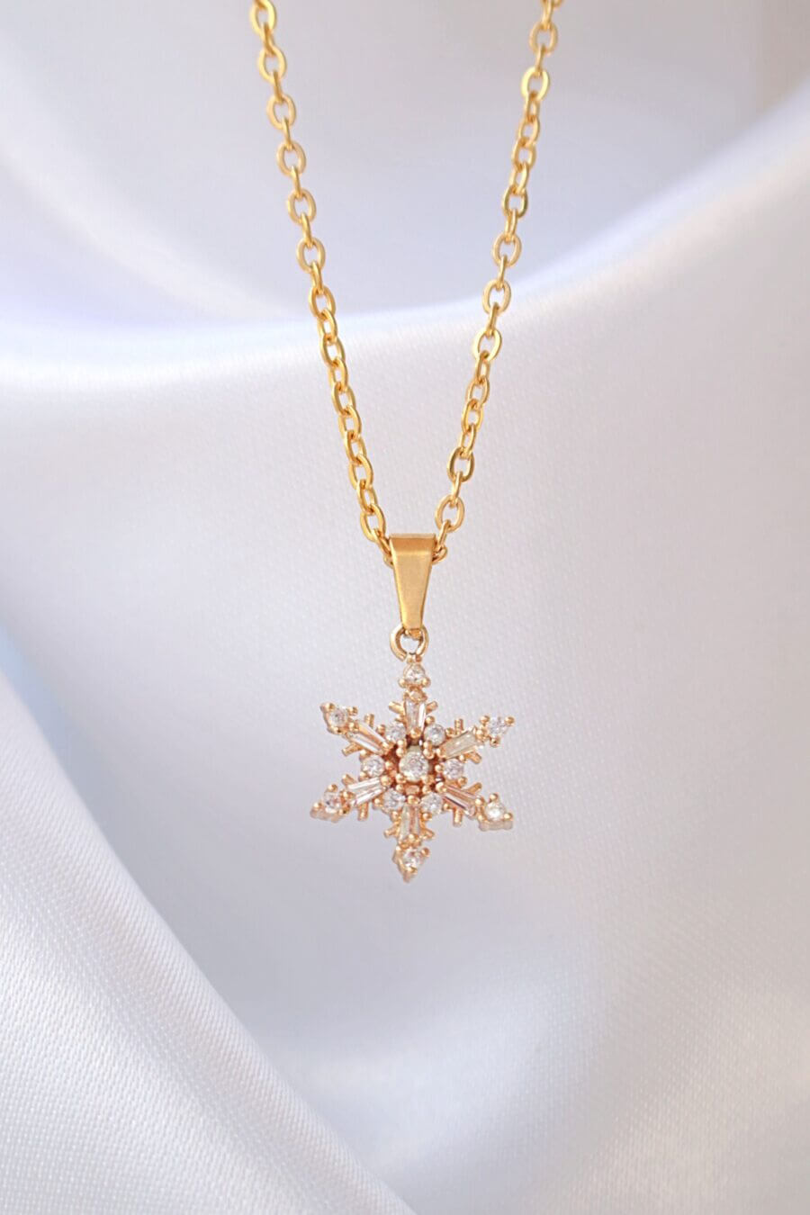 24 karats snowflake necklace